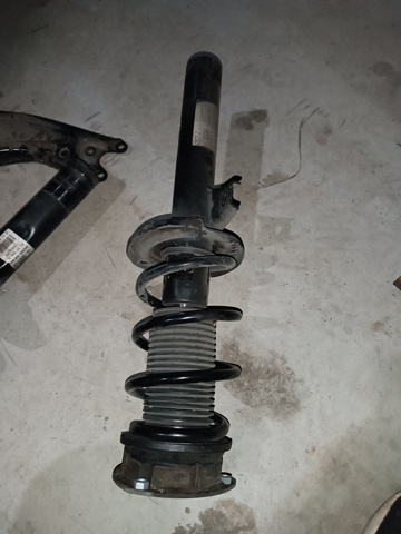 Амортизатор передньої підвіски Фольксваген Пассат B8