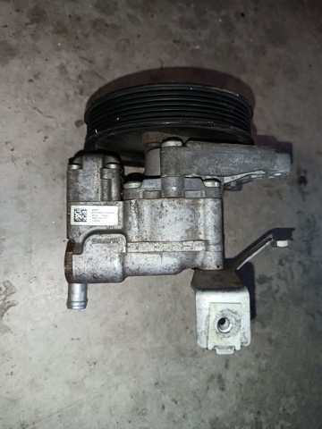 Насос рульового механізму 678148603 BMW
