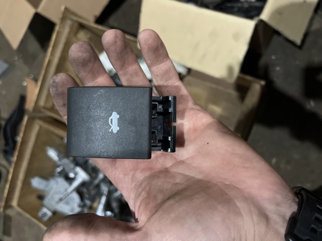 Трос відкривання капота 68103166AA CHRYSLER
