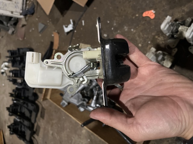 Замок і ручка дверей задка 68110603AC CHRYSLER