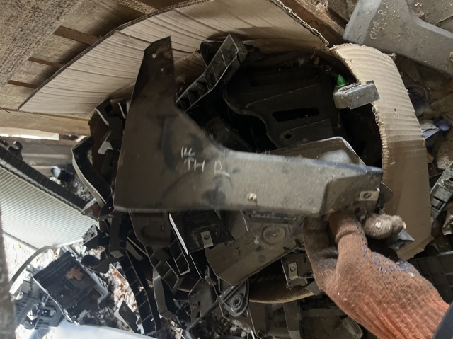 Кронштейн бампера заднього, правий 68257152AA CHRYSLER