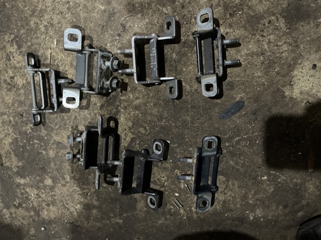 Петля задньої багажної, 3/5 -ої двері 68299175AA CHRYSLER