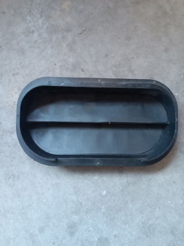 Люк заднього крила 6R0819465A VAG