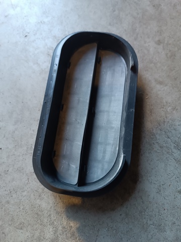 Люк заднього крила 6R0819465C VAG