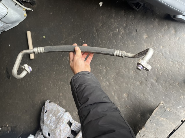 Шланг кондиціонера, від випарника до компресора 7L8820744G VAG