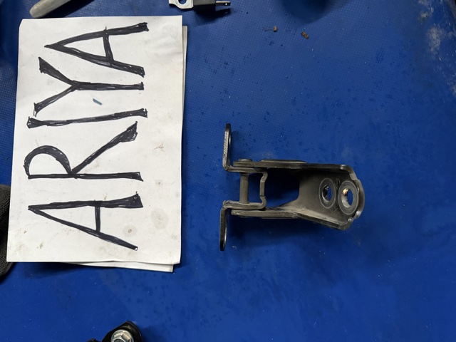 Завіса дверей передніх правих 804006RA0A NISSAN