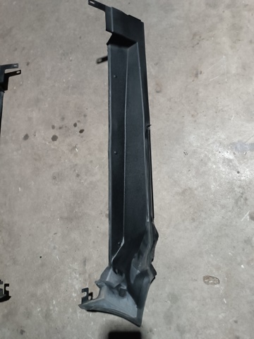 Ущільнювач крила 80A821169A VAG