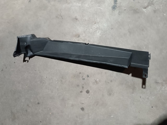 Ущільнювач арки крила 80A821170A VAG
