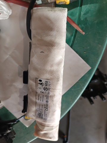 Подушка безпеки AIRBAG спинки сидіння, правого 80A880242F VAG