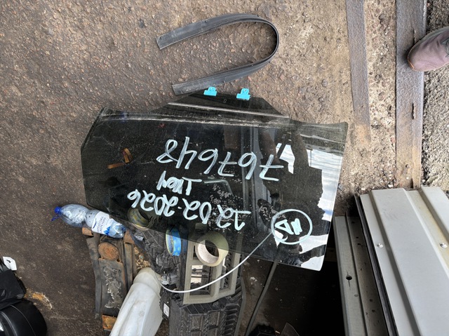 Скло заднє ліве 823015MP5A NISSAN