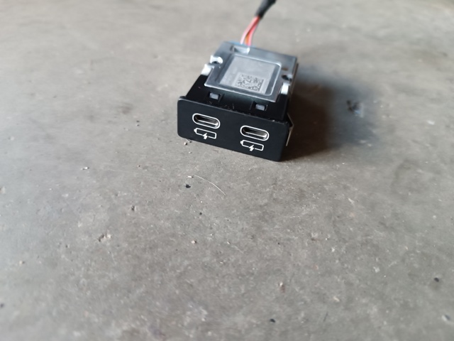 USB-розгалужувач 84108711938 BMW