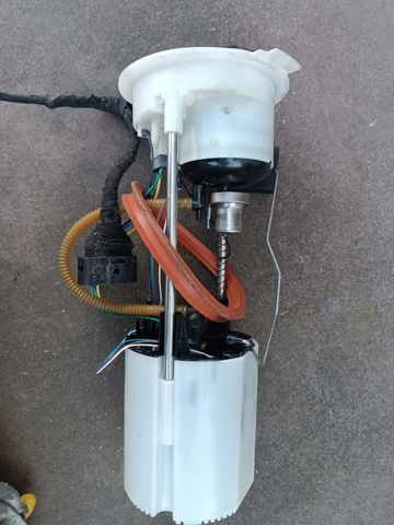 Насос занурювальний в баці 8R0919051F VAG