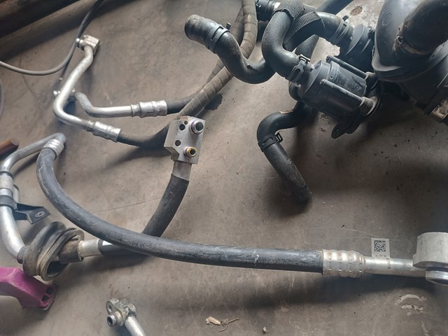 Трубопроводи 8T0260707B VAG