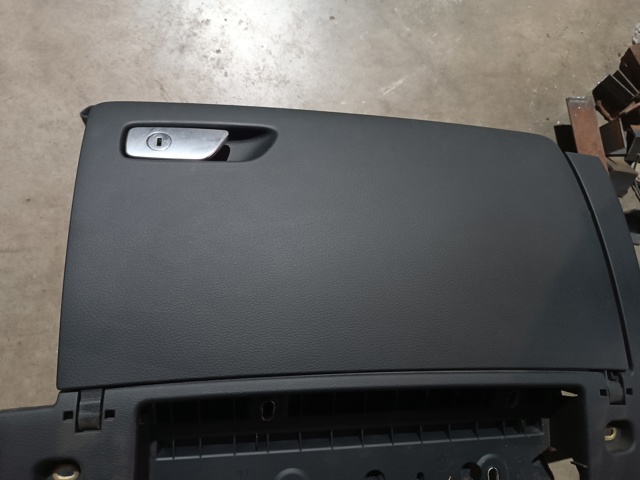 Бардачок 8V5880302A6PS VAG