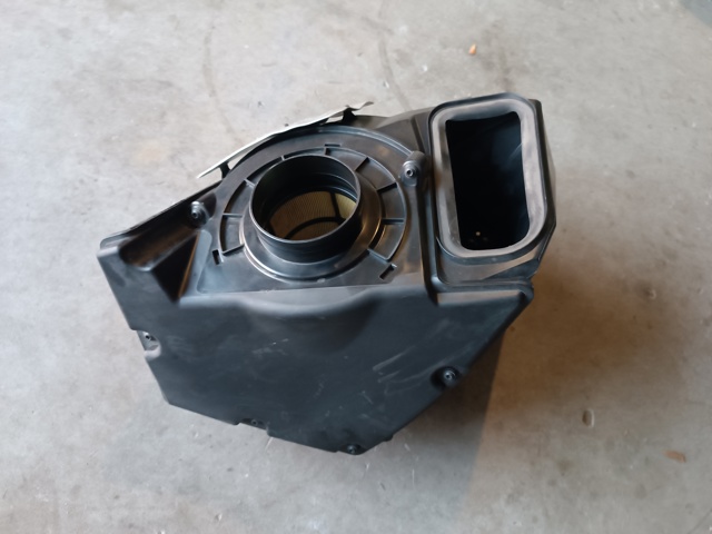 Корпус повітряного фільтра 8W0133837AB VAG