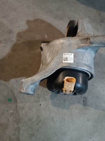 Подушка (опора) двигуна, ліва 8W0199371CQ VAG