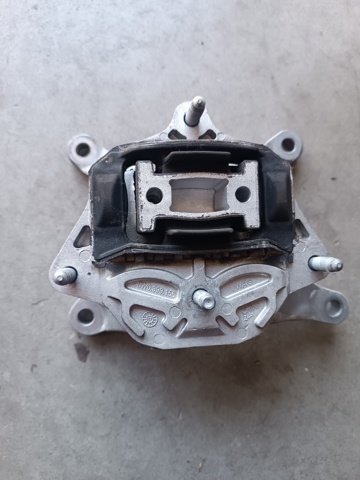 Підвіска КПП 8W0399156 VAG