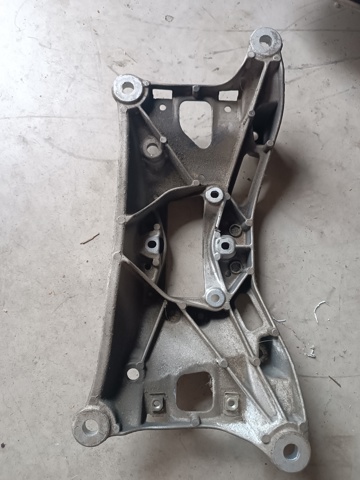 Кріплення коробки передач 8W0399262AE VAG