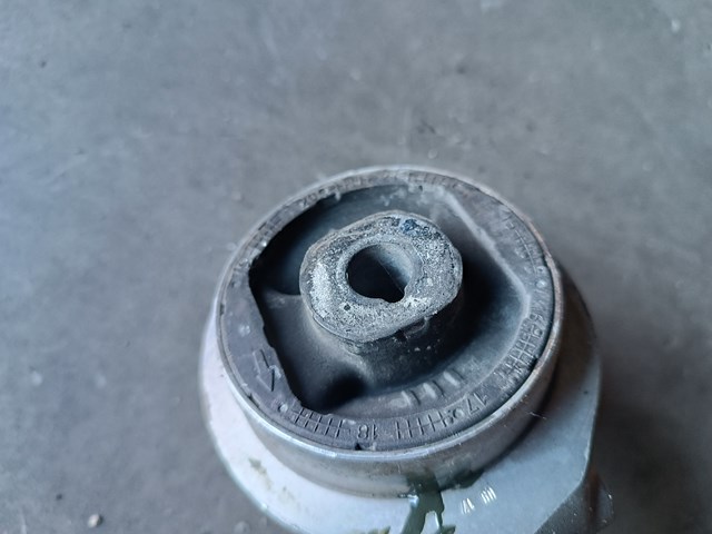 Важіль передній лівий 8W0407693A VAG