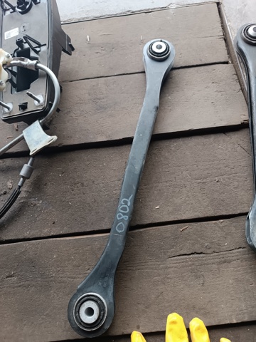 Тяга поперечна задньої підвіски 8W0501529D VAG