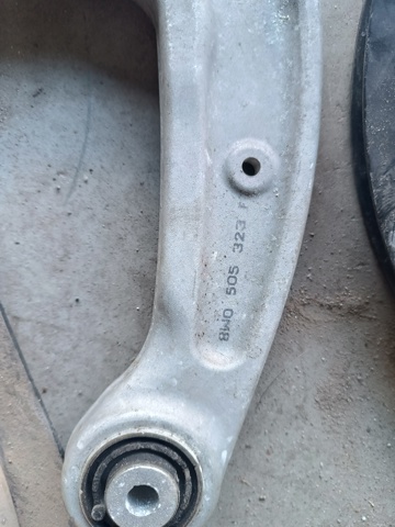 Балансир підвіски задній лівий 8W0505323F VAG