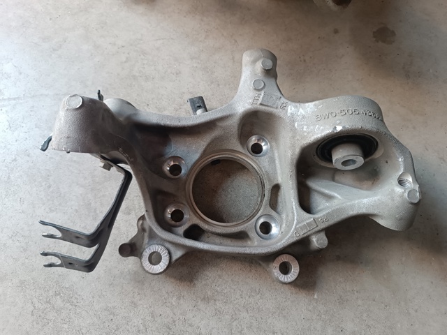 Цапфа - поворотний кулак задній, правий 8W0505460D VAG