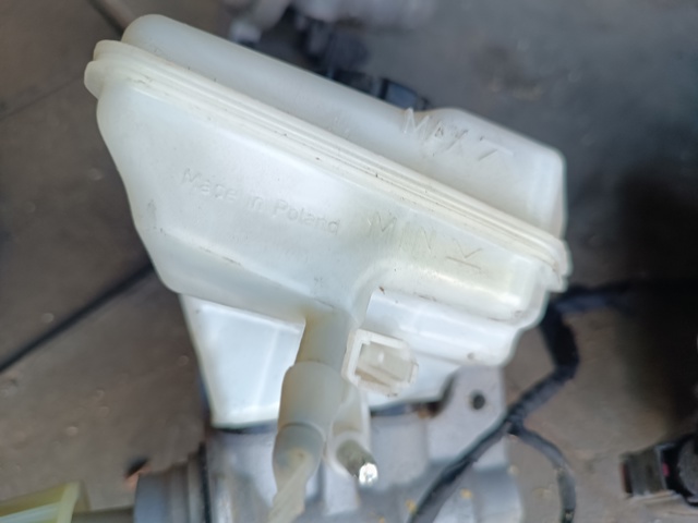 Бачок головного гальмівного циліндру 8W0611301 PORSCHE
