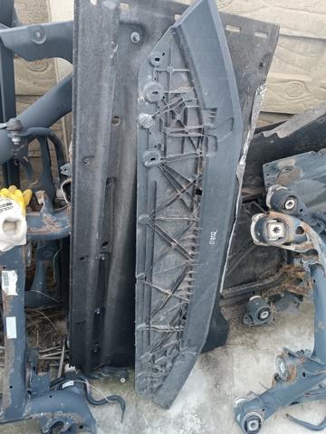 Обвіс бампера 8W0807611 VAG