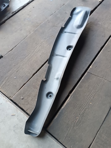 Ущільнювач крила 8W0821111 VAG