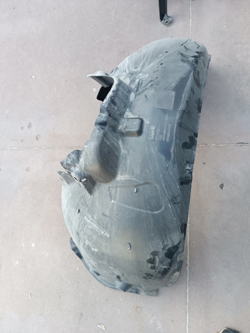 Підкрилки передні праві 8W0821172G VAG