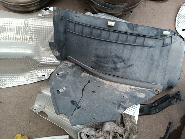 Підкрилок переднього крила, правий передній 8W0853888A VAG