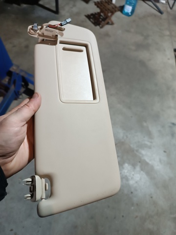 Козирок протисонячний 8W0857552AMRS8 VAG