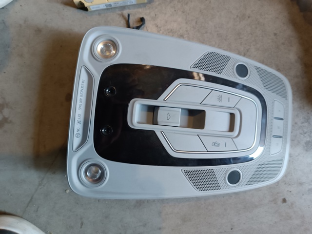 Плафон освітлення кабіни 8W0947135AK VAG