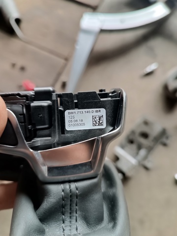 Ручка важеля коробки передач 8W1713140D VAG