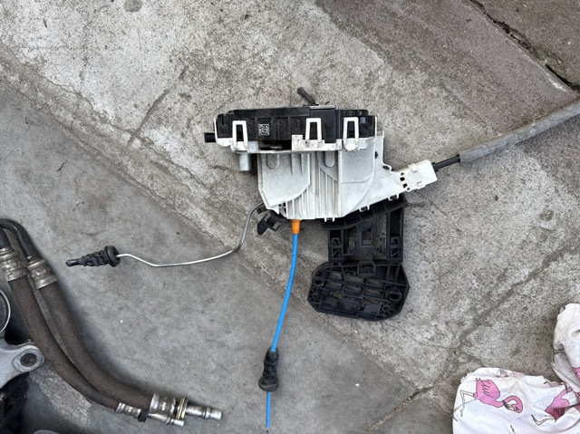 Замок водійських дверей A0997201901 MERCEDES