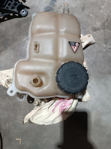 Водяний бачок системи охолодження A2475000049 MERCEDES