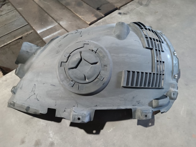Підкрилок переднього крила, правий передній A2478840400 MERCEDES