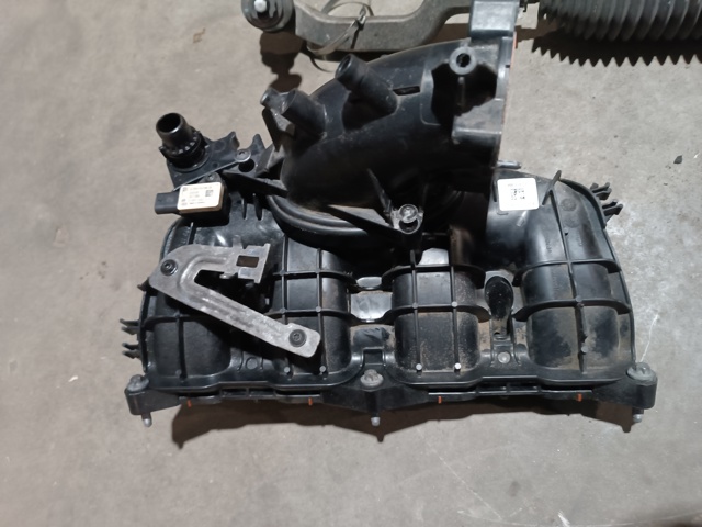 Колектор впускний A2600902600 MERCEDES