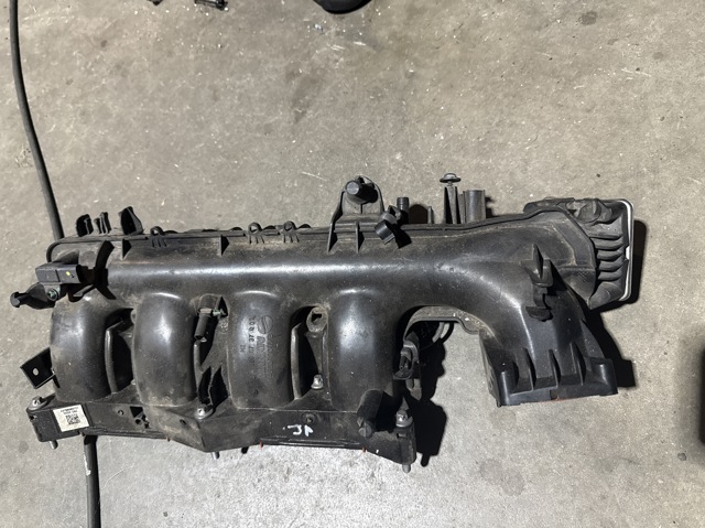 Колектор впускний A2700900737 MERCEDES