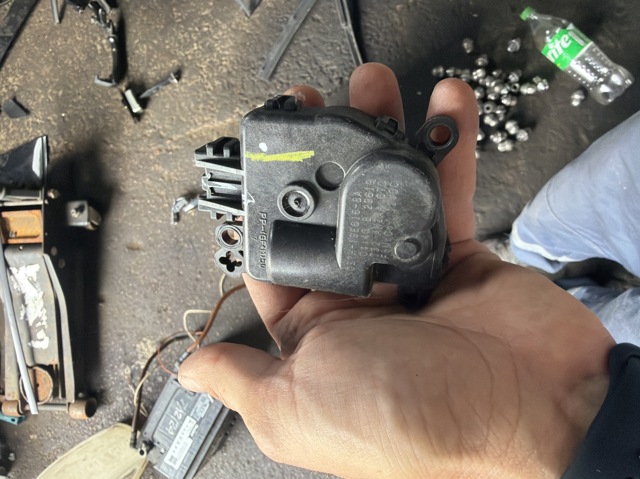 Двигун заслінки печі DG9H19E616BA FORD