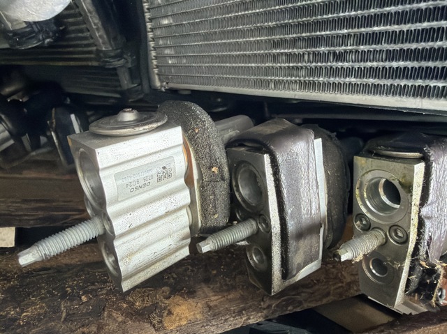 Клапан розширювальний DG9Z19849B FORD