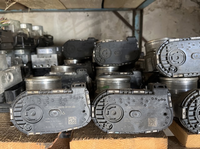 Блок дросельної заслінки DS7E9F991BB FORD