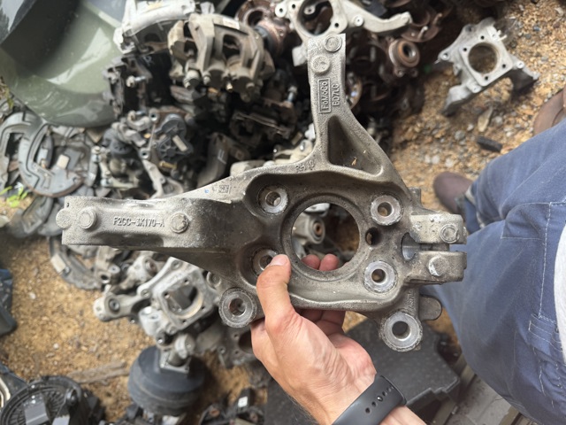 Цапфа поворотного кулака F2GZ3K185A FORD