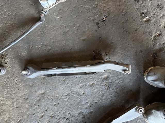 Важіль задньої підвіски поперечний, лівий GN1Z5500F FORD