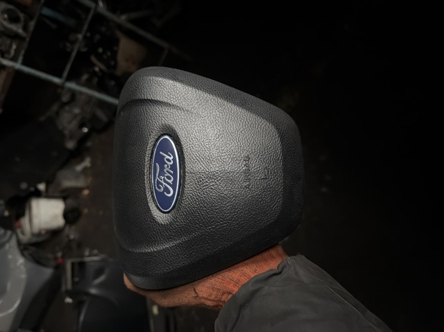 Подушка AIRBAG передня ліва GT43R043B13FF FORD