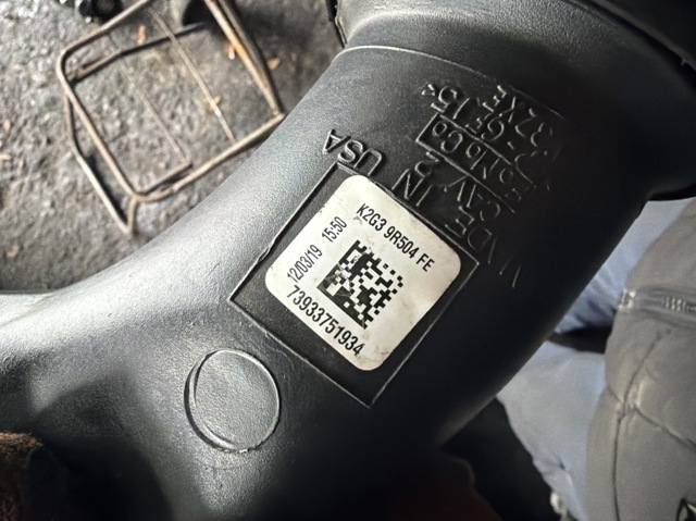 Патрубок повітряний, вихід повітряного фільтра K2G39R504FE FORD
