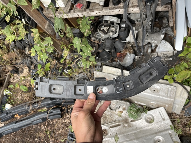 Напрямна заднього бампера, ліва KT4B17E851A FORD