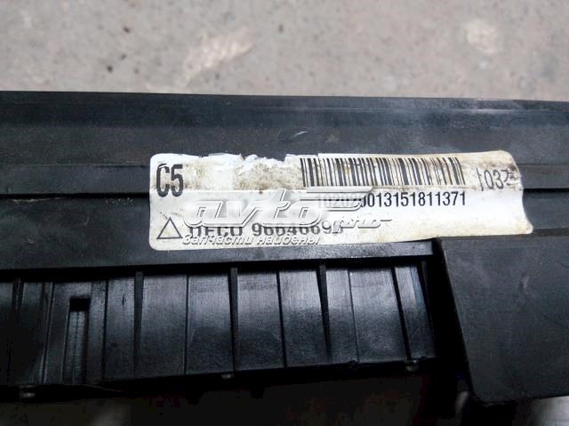 Монтажний блок 96647287 GM