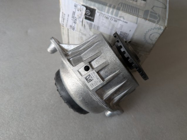 Права подушка двигуна A2132400800 MERCEDES
