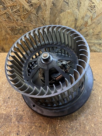 Мотор вентилятора печки (отопителя салона) задний 7M0-819-021